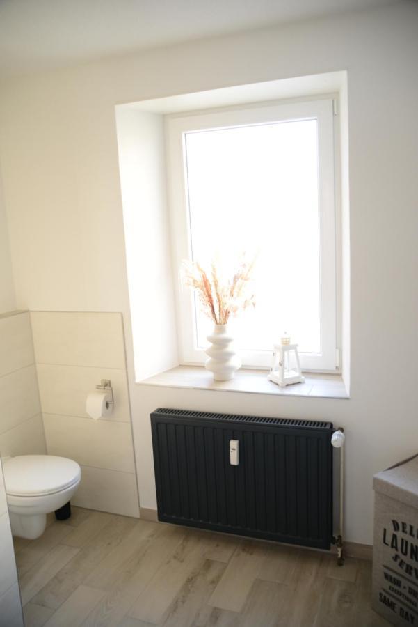 דאון Ferienwohnung Die Alte Schule מראה חיצוני תמונה