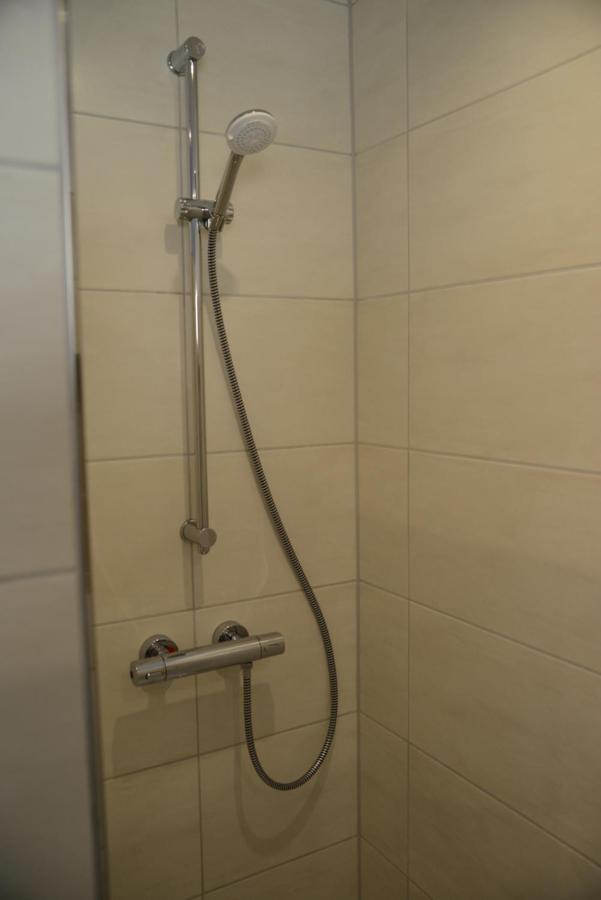 דאון Ferienwohnung Die Alte Schule מראה חיצוני תמונה